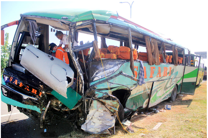 38-hurt-in-bus-accident